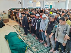 Meninggalnya Koh Steven, Bawa Duka Tersendiri Bagi Aa Gym hingga Arie Untung