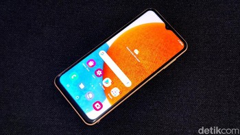 Galaxy A23 5G mengusung layar Infinity-V Display berukuran besar 6,6 inci Full HD+ dengan refresh rate 120Hz. Foto: Adi Fida Rahman/detikINET