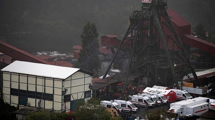 Tambang Batu Bara di Turki Meledak, 28 Orang Tewas Pandangan udara lokasi ledakan di tambang batu bara di provinsi Bartin, Turki, Sabtu (15/10/2022).