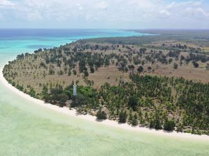 3 Surga Tersembunyi di Pulau Selaru, Pantai Perawan-Pulau Flora Endemik