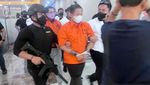 Potret 3 Tersangka Judi Online dari Kamboja Tiba di Bareskrim
