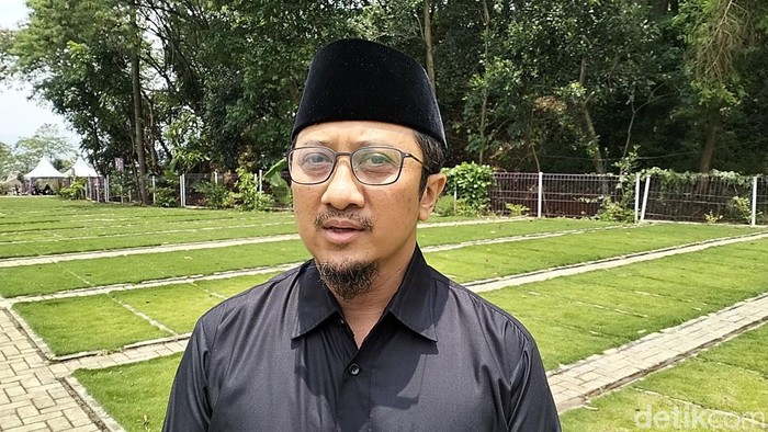 Ustaz Yusuf Mansur di pemakaman Koh Steven di Bandung