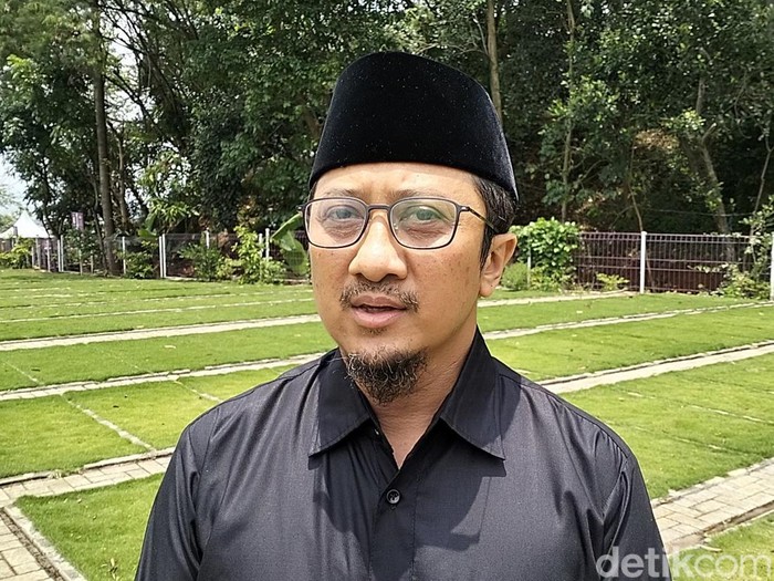 Ustaz Yusuf Mansur di pemakaman Koh Steven di Bandung