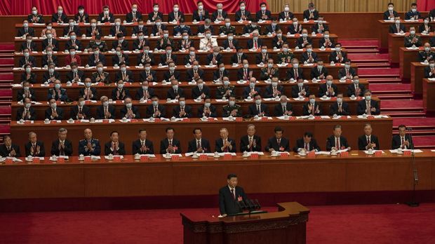 BEIJING, CHINA - OCTOBER 16: Chinese President Xi Jinping, bottom, speaks during the Opening Ceremony of the 20th National Congress of the Communist Party of China  at The Great Hall of People on October 16, 2022 in Beijing, China. Xi Jinping is widely expected to secure a third term in power. (Photo by Kevin Frayer/Getty Images)