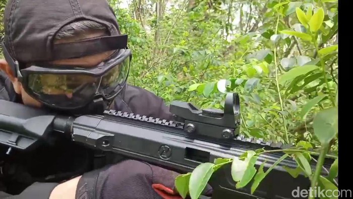 Aksi komunitas airsoft gun Purwakarta.