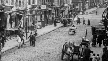 Mott Street yang tampak sepi pada tahun 1900. Foto: (vintage.es).