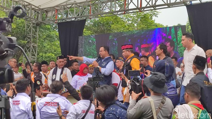 Anies Baswedan sapa rakyat pinggir kali