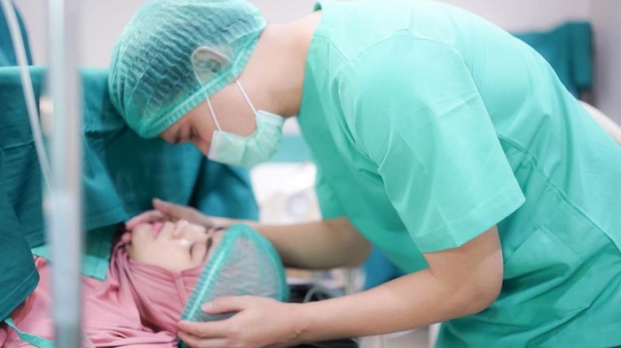 Anisa Rahma Kabar bahagia datang dari Anisa Rahma yang telah melahirkan anak pertamanya pada 13 Oktober 2022. Ia melahirkan anak kembar dengan jenis kelamin perempuan. Anisa menceritakan pengalamannya melalui Instagram pribadinya (@anisarahma_).