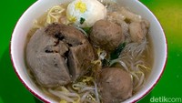  Usaha warung bakso ini berawal dari bakso gerobakan, tapi kini Hj.Yatmin telah sukses membuka beberapa cabang. Ini salah satu menu bakso andalan mereka. Foto: Detikcom / Atiqa Rana