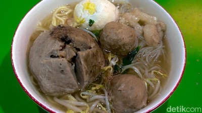 Legendaris di Bekasi! Bakso dengan Paduan Telur Rebus Ini Terkenal Nikmat