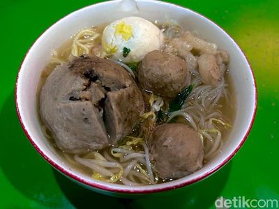 Legendaris di Bekasi! Bakso dengan Paduan Telur Rebus Ini Terkenal Nikmat