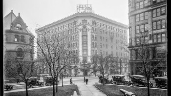 Wujud Lafayette Square dan Hotel Lafayette pada tahun 1908. Foto: (vintage.es).