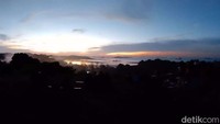 Indahnya pemandangan langit senja dari Bukit Harimau.  (Alamudin Hamapu/detikSumut)