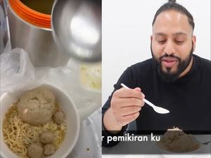 Cicip Bakso Beranak Pertama Kali, Bule Inggris: Ini di Luar Pemikiran!