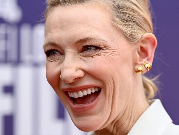 Keriput di Bawah Mata Cate Blanchett Jadi Sorotan