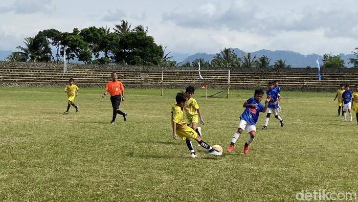 Fossbi Kota Sukabumi menggelar Festival sepak bola ini diikuti oleh tim dari SSB di Jawa Barat, DKI Jakarta hingga Banten.