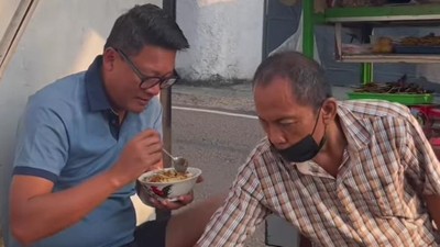 Krishna Murti Turn Back Crime, Polisi yang Doyan Jajan Kaki Lima