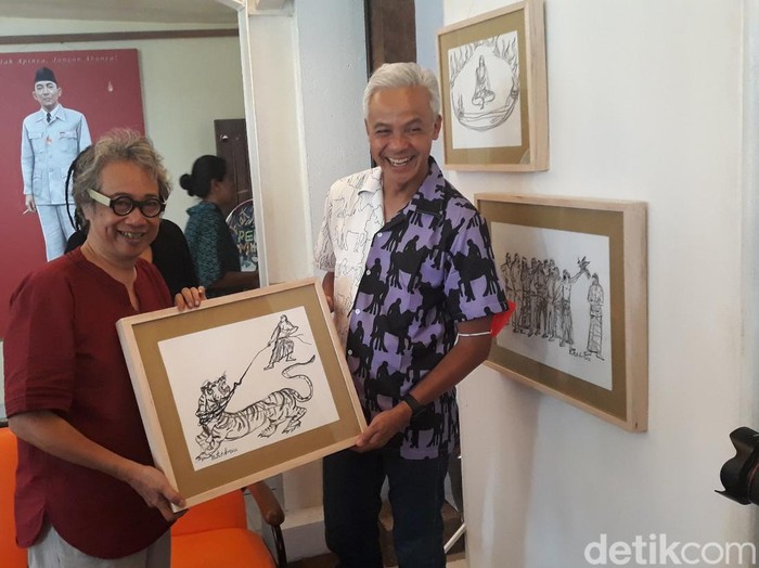 Gubernur Jawa Tengah Ganjar Pranowo saat di kediaman Butet Kartaredjasa diKembaran, Tamantirto, Kasihan, Bantul, Minggu (16/10/2022).