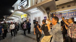 Jokowi Keliling Malioboro, Sapa Warga dan Bagi-bagi Amplop