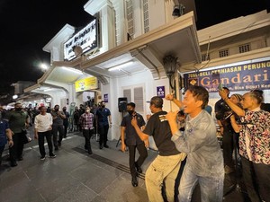 Momen Hangat Jokowi Malam Mingguan di Malioboro, Warga Joget Ojo Dibandingke