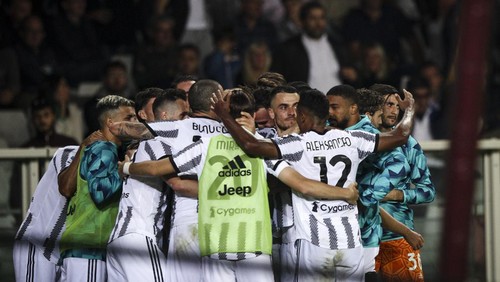Juventus forward Dusan Vlahovic (9) celebrates after scoring his goal to make it 0-1 during the Serie A football match n.10 TORINO - JUVENTUS on October 15, 2022 at the Stadio Olimpico Grande Torino in Turin, Piedmont, Italy. (Photo by Matteo Bottanelli/NurPhoto via Getty Images)