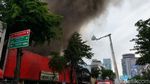 Kebakaran Ludeskan Toko Karpet di Jalan Gemblongan Surabaya