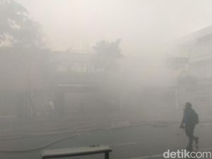 Tak Ada Korban Jiwa, Gudang PLN Belakang Toko Terbakar di Gemblongan Aman
