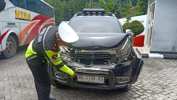 Kendaraan yang terlibat kecelakaan beruntun di Magetan