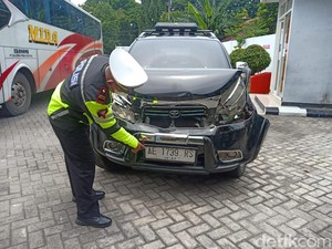 Kecelakan Beruntun 6 Kendaraan di Magetan gegara Bus Mira Ugal-ugalan