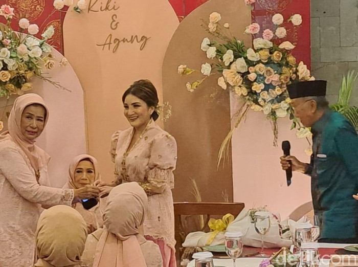 Kiki Amalia Lamaran Kiki Amalia Lamaran