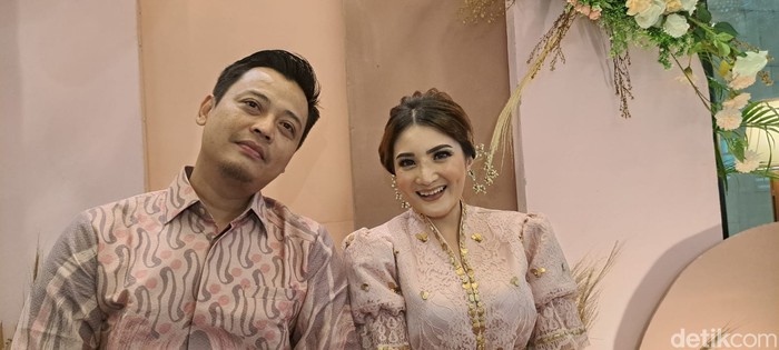 Kiki Amalia Lamaran Kiki Amalia Lamaran