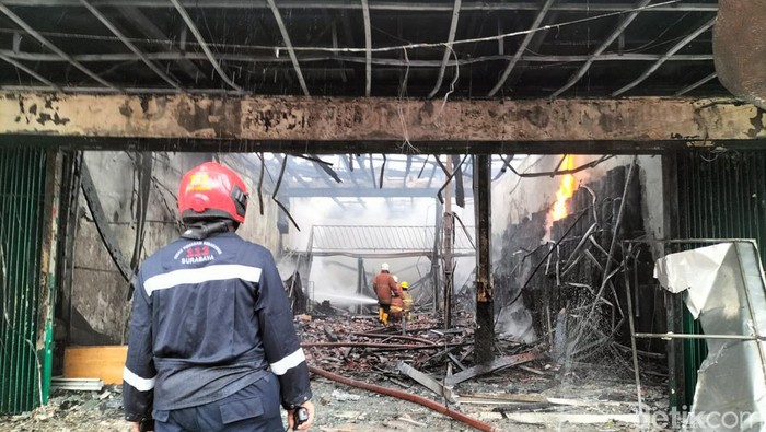 Kondisi toko Jalan Gemblongan usai kebakaran