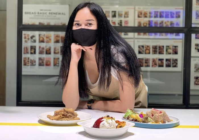 Liburan ke Eropa, si Cantik Aura Kasih Cari Seblak hingga Bajigur