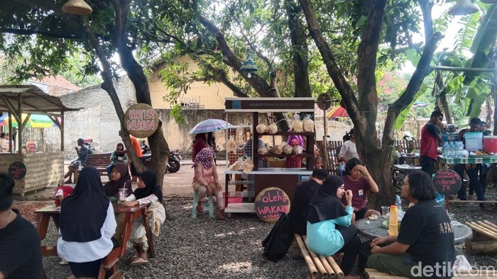 Festival Pasar Jajanan Warga, Kampung Wates, Desa Jatisura, Kecamatan Jatiwangi, Kabupaten Majalengka.