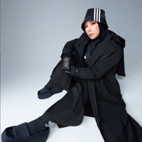 Melly Goeslaw menjelaskan bahwa setelah operasi bariatrik yang mengurangi kapasitas lambungnya, dia tetap harus menjaga pola makan dan menjalani hidup sehat. Foto: Instagram/@melly_goeslaw