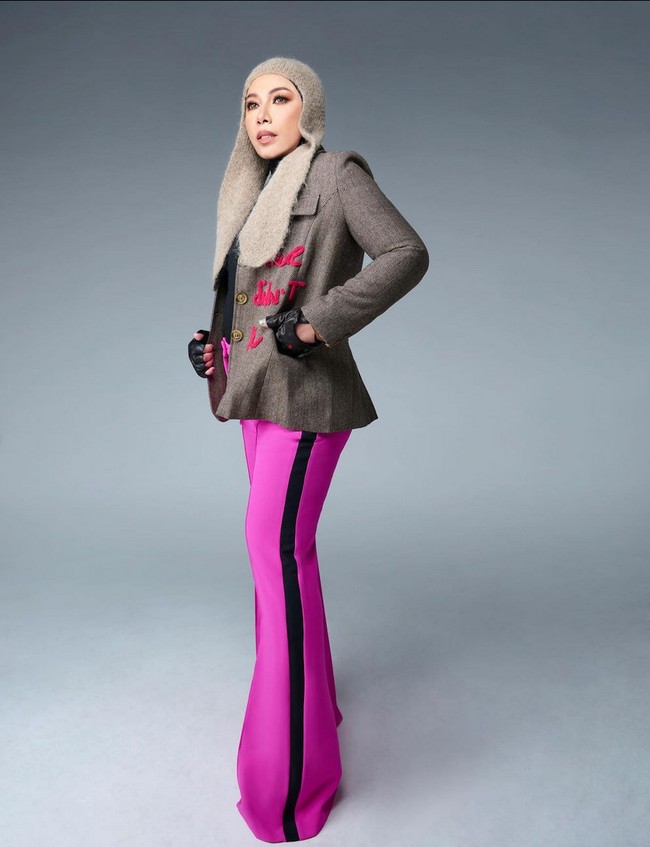 Melly Goeslaw menjalani pemotretan pertama setelah operasi bariatrik pada September 2022.  Foto: Instagram/@melly_goeslaw