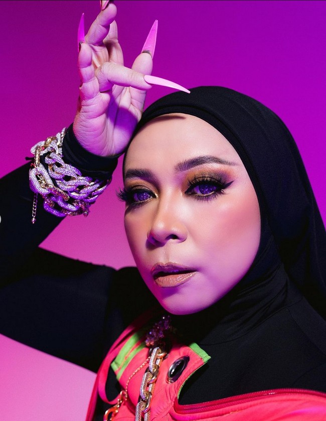 Banyak keuntungan yang Melly Goeslaw rasakan setelah operasi tersebut. Beberapa di antaranya gula darah jadi normal, kualitas tidur lebih baik dan tidak mendengkur lagi. Foto: Instagram/@melly_goeslaw