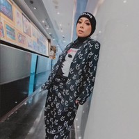 Ibu dua anak ini menyebut bahwa dokter Tompi menjadi salah satu teman yang menyarankannya untuk operasi bariatrik. Foto: Instagram/@melly_goeslaw