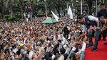 Momen Anies Sapa Warga dan Tebar Senyum Saat Perpisahan di Balai Kota