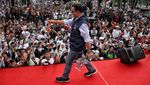 Momen Anies Sapa Warga dan Tebar Senyum Saat Perpisahan di Balai Kota
