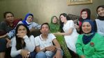 Bergincu Merah, Ini Potret Terbaru Artis Senior Nani Wijaya