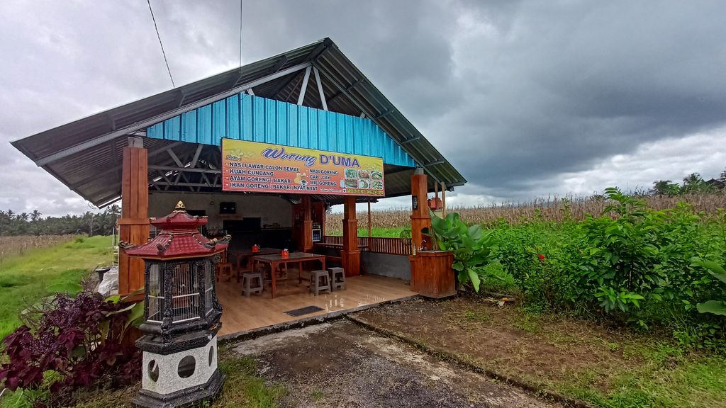 Penampakan Warung D'Uma yang terletak di jalur utama menuju Desa Gadungan dan Gadung Sari, Kecamatan Selemadeg Timur.