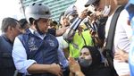 Potret Anies Jadi Rebutan Selfie Saat Gowes di Bundaran HI