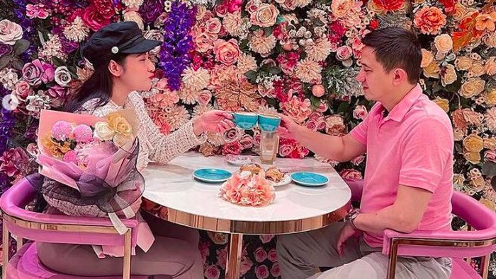 Ricky Subagja Kemesraan Ricky Subagja dengan istri baru.