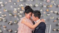 Adalah Cica Andjani yang merupakan seorang pramugari yang menjadi istri Ricky Subagja. Foto: Instagram