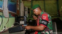 Prajurit TNI AD ini berasal dari satuan Yonif 734/Satria Nusa Samudera. Di pos ini tidak ada listrik dan fasilitas MCK. Untuk komunikasi dengan satuan diatasnya pos ini berkomunikasi dengan radio yang ditenagai oleh listrik yang berasal dari solar sel. Prajurit TNI AD ini berasal dari satuan Yonif 734/Satria Nusa Samudera. Di pos ini tidak ada listrik dan fasilitas MCK. Untuk komunikasi dengan satuan diatasnya pos ini berkomunikasi dengan radio yang ditenagai oleh listrik yang berasal dari solar sel.