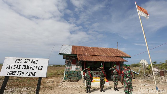 Semangat Prajurit TNI Mengamankan Kedaulatan RI di Pulau Terluar Demi menjaga kedaulatan NKRI, TNI siap sedia ditempatkan dimanapun. Hal ini tergambar di ujung perbatasan Indonesia-Australia tepatnya di kepulauan Selaru. Terbatasnya fasilitas tidak menyurutkan semangat mereka untuk menjaga keamanan dan kedaulatan NKRI.