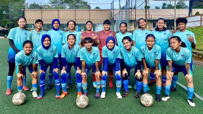 Skuad akademi Persib Putri di WFC Singapura.