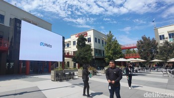Ini adalah Hacker Square, alun-alun di tengah aneka gedung-gedung kantor Meta. Di sinilah kerap Mark Zuckerberg mengumpulkan pegawai dan memberi pengumuman. Foto: Fitraya Ramadhanny/detikcom