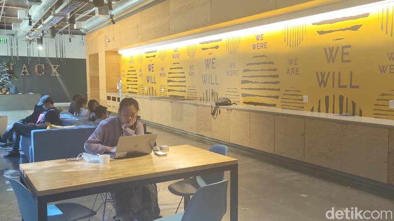 Suasana Kantor Pusat Meta di Palo Alto, Amerika